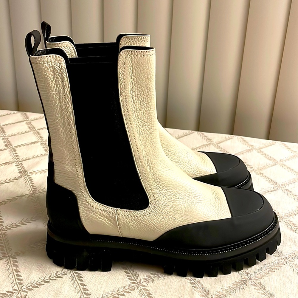 Napoleoni Chelsea Boots, size 9.5, new